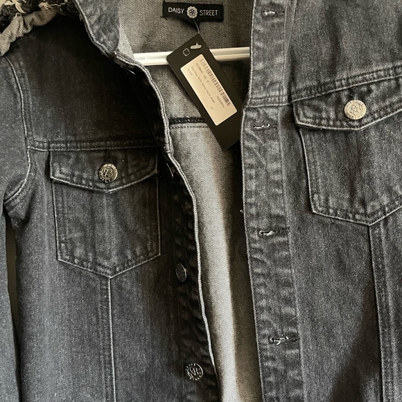 Nasty Gal Daisy Street denim jacket with ruffle sleeves - Picture 3 of 7